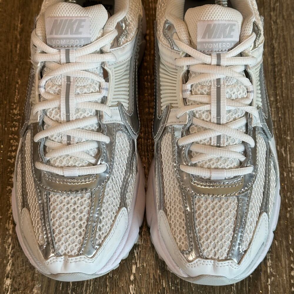 Nike Zoom Vomero 5 Sneakers Mesh Metallic Silver White Chrome Toe Womens Size 10 - Picture 8 of 15
